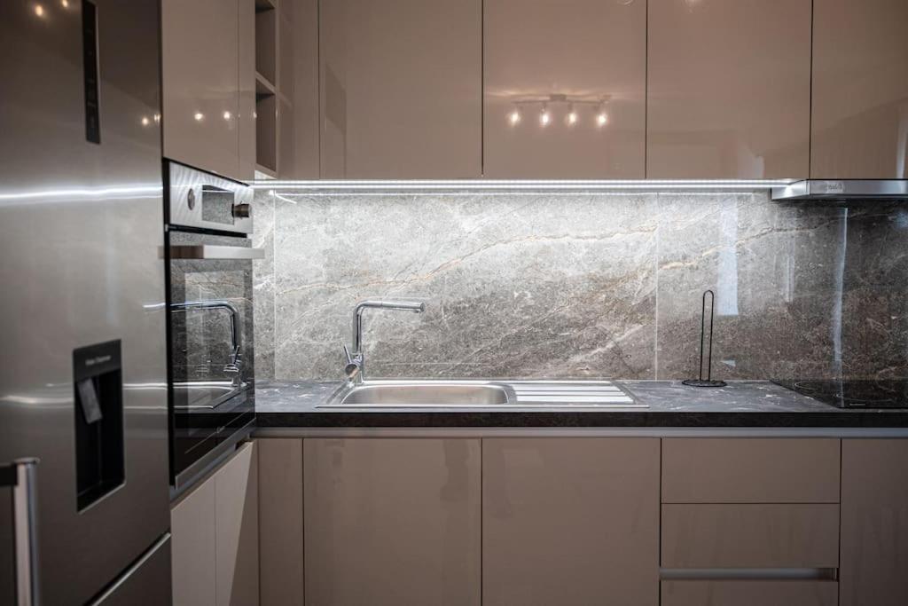 Μεζονέτα Με Θέα Στο Πάρκο Σταύρος Νιάρχος One Apartment Atena Exterior foto